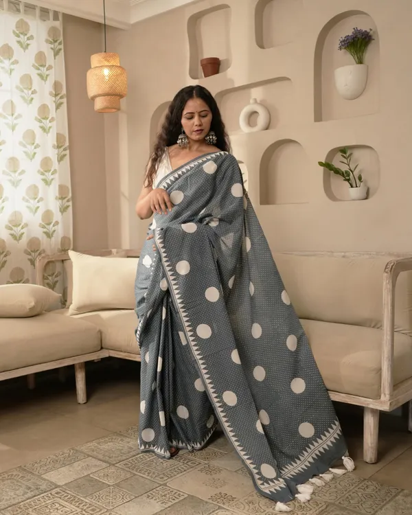 Grey_Cotton_Polka_Dot_Printed_Mul_Saree_With_Tassels_For_Women